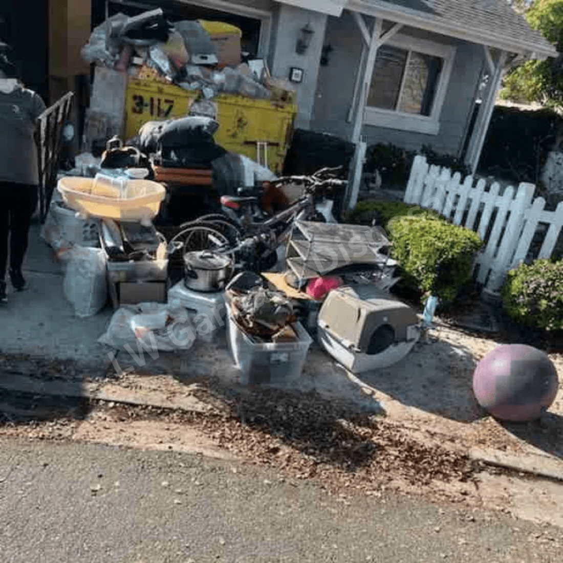 Estate Cleanouts in Laguna Woods, CA by LW Garbage Disposal
